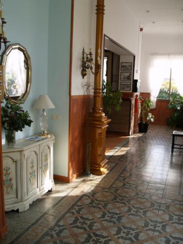 Hotel Hostal Del Sol Сан-Фелиу-де-Гишольс Экстерьер фото