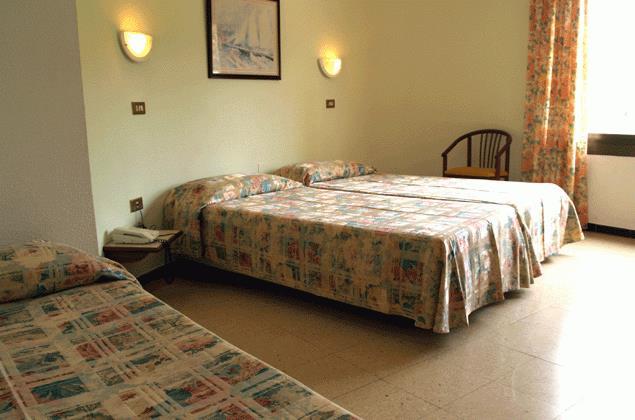 Hotel Hostal Del Sol Сан-Фелиу-де-Гишольс Экстерьер фото